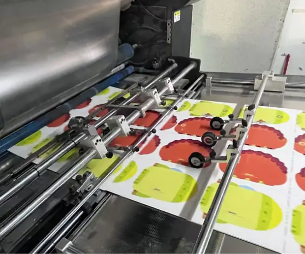 Automatic laminating machine for custom chocolate packaging printed sheets