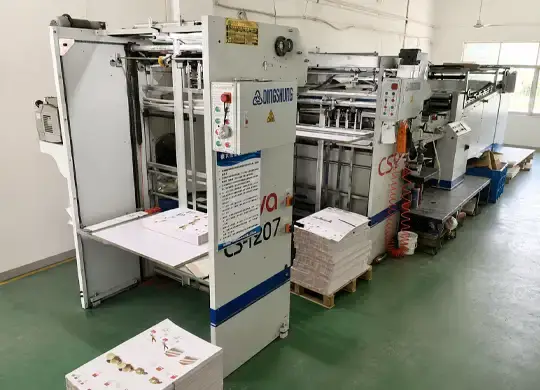 Automatic paper mounting machine used to bond printed sheets to paperboard for custom chocolate packaging boxes and gift box production